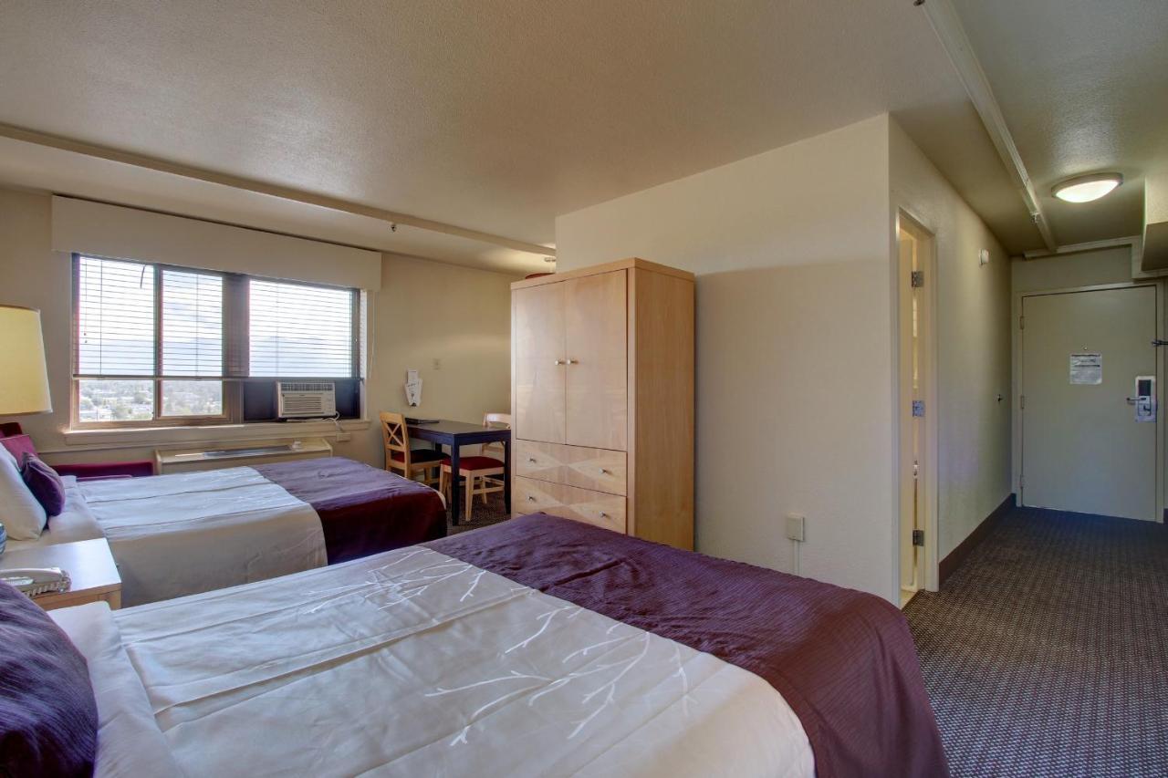Inlet Tower Hotel & Suites Анкоридж Экстерьер фото