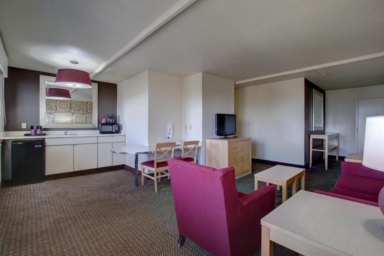 Inlet Tower Hotel & Suites Анкоридж Экстерьер фото